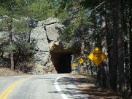 03-hier-en-daar-wat-smalle-kleine-tunnels