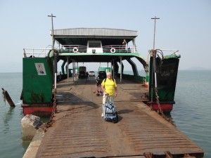De Ferry van Ko Chang naar het vasteland