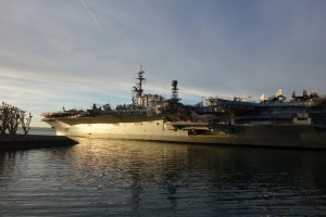 De US MIDWAY in San Diego Harbor