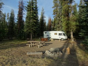 De ruime campground bij Craterlake