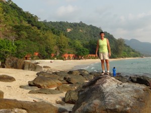 De rotsen bij de laatste cache op White Sand Beach