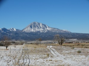 Besneeuwde bergen en ijzige kou