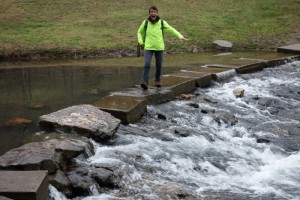 De stapstenen leiden naar de trail