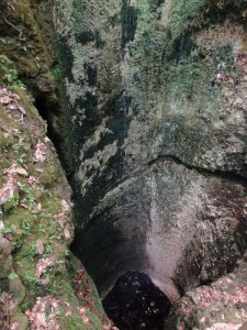 Sinkhole, 30 meter diep
