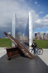 Empty Sky Memorial, wijst op de plek waar eens de WTC torens stonden