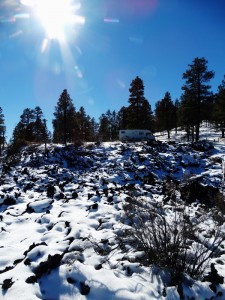 Lava veld bij de Sunset Crater in de sneeuw