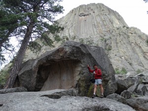 Een kolom langs de wandeling rond Devils Tower