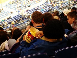 Een Big Box met popcorn op de tribune is normaal